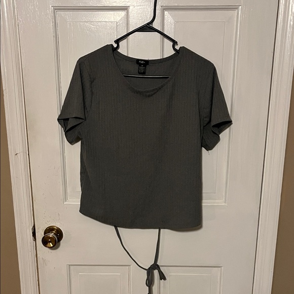 Rue21 Women's Gray and Red Short Sleeve Tees - Picture 5 of 6